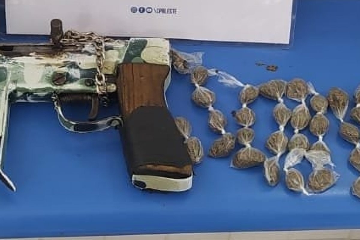 Suspeito de tráfico de drogas é preso com metralhadora no interior da Bahia