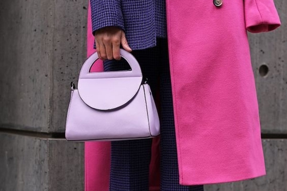 Bolsa colorida é aposta para a primavera