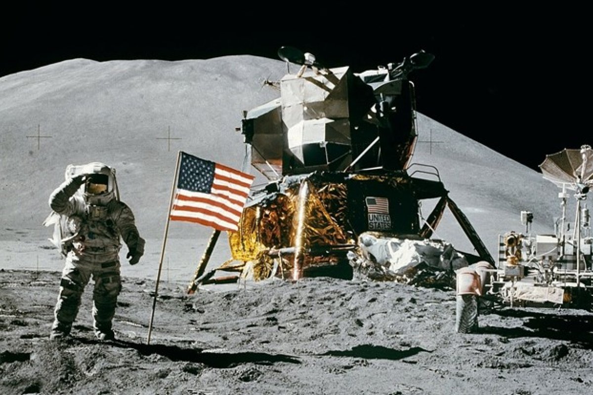 Primeira mulher pode ser enviada ao solo da Lua em 2024