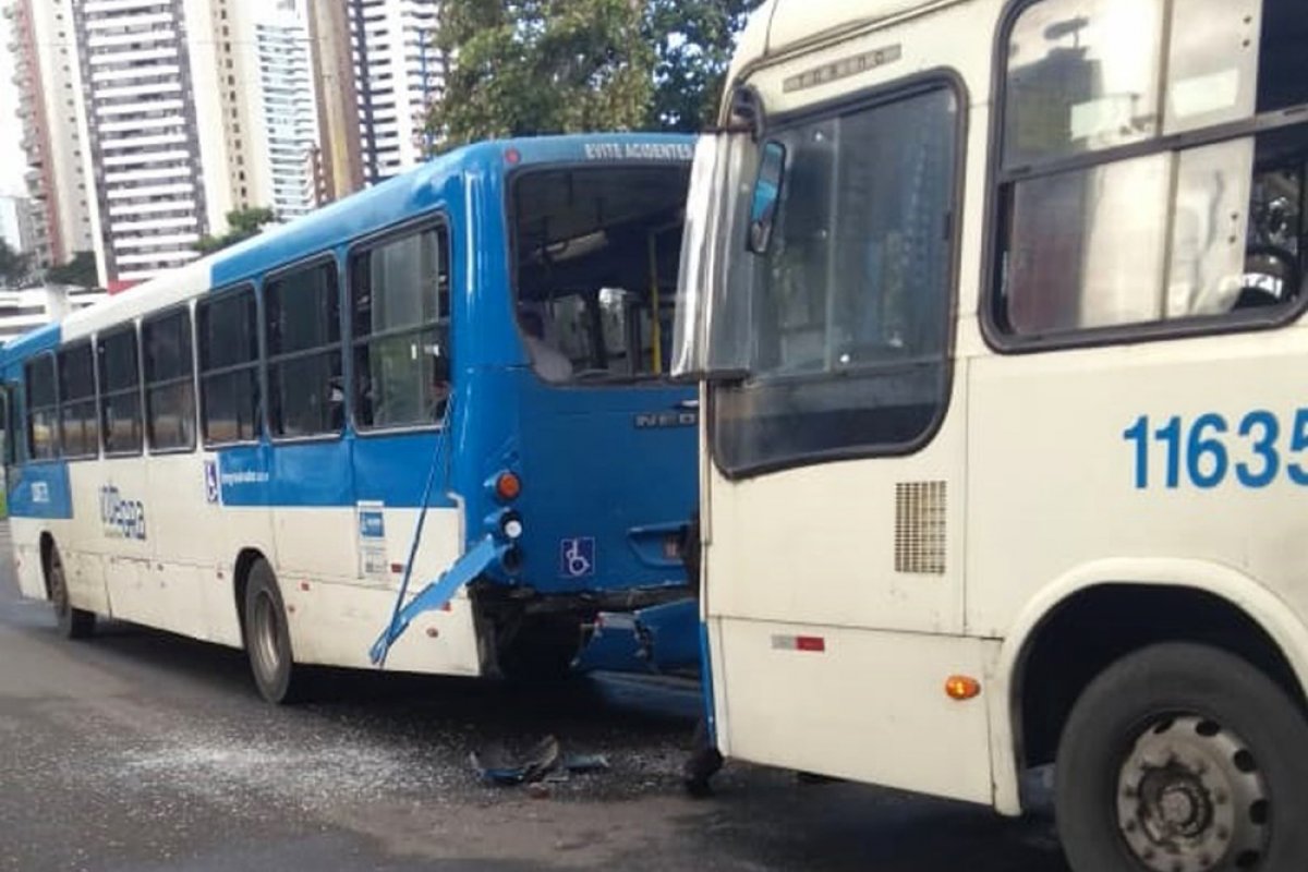 Colisão na Avenida Vasco da Gama deixa três feridos