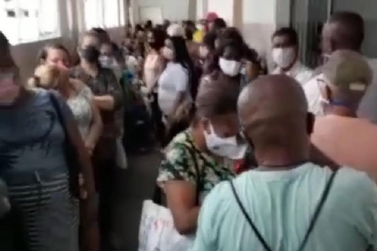 Vídeo: 'ACM Neto, cadê esse amor pelo povo que você diz que tem?', questiona mulher sobre lotação em posto de saúde na Liberdade