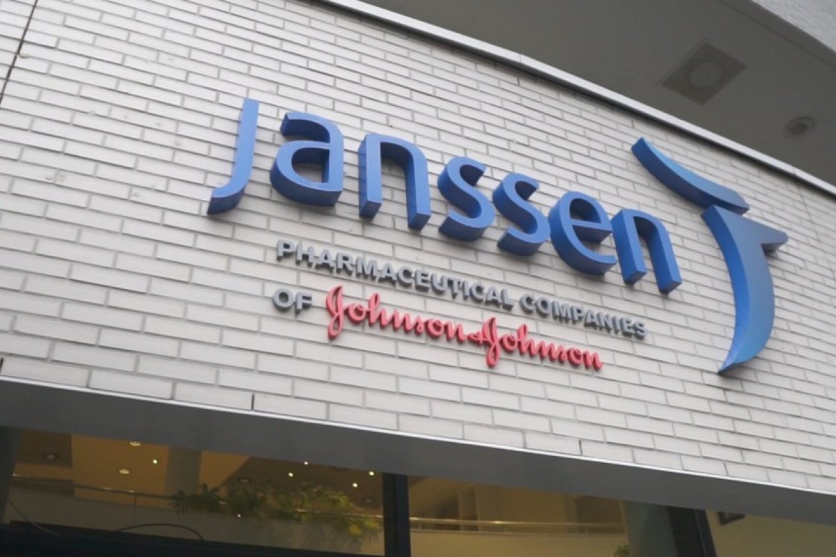 Johnson inicia fase 3 de testes da candidata vacina contra Covid-19