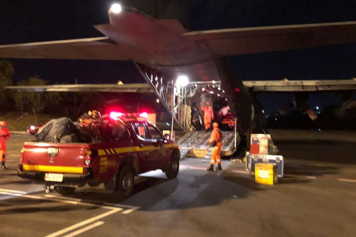 Bombeiros da Força Nacional embarcam para combater incêndio em Mato Grosso