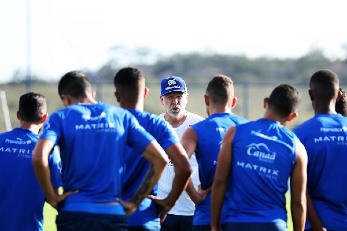 Há oito jogos sem vencer, confronto com o Athletico-PR é divisor de águas para o Bahia