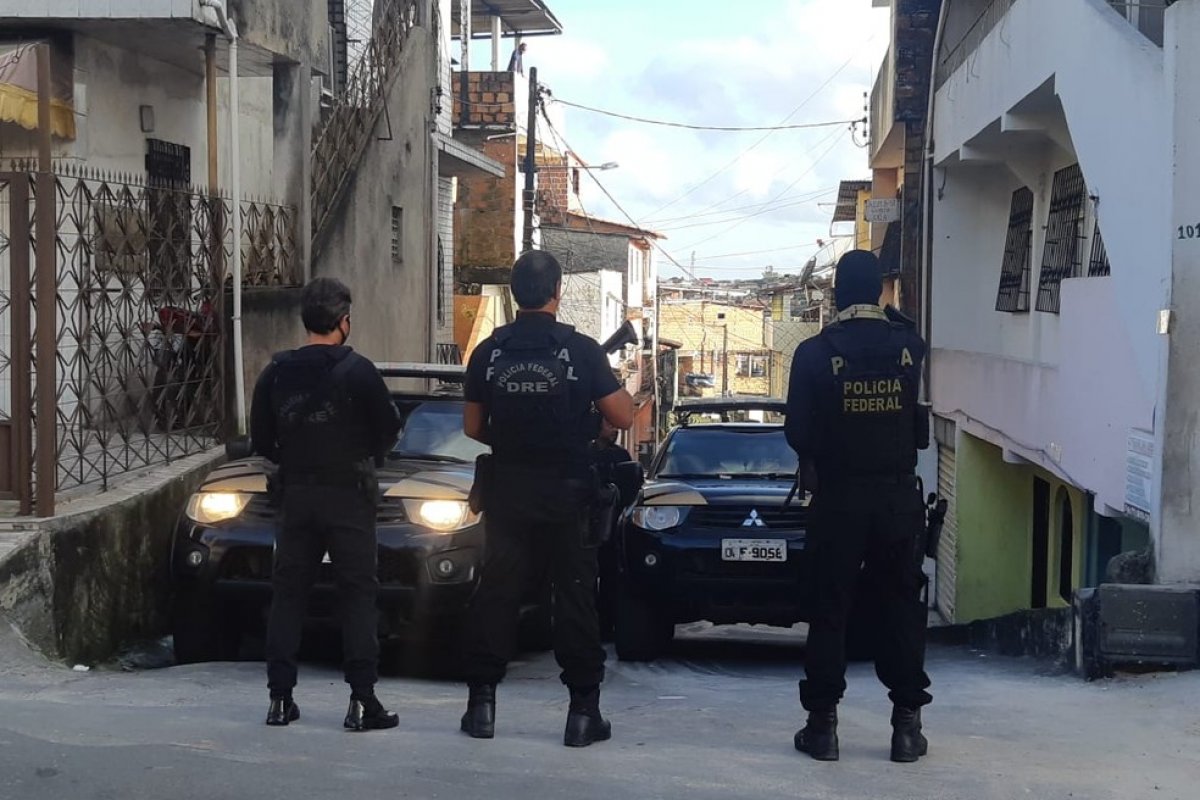 Três pessoas são presas pela PF em Salvador por suspeita de tráfico internacional de drogas