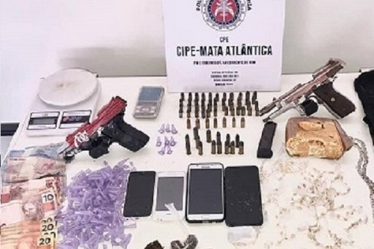 Quadrilha é presa com armas, drogas e moto roubada em Nova Viçosa
