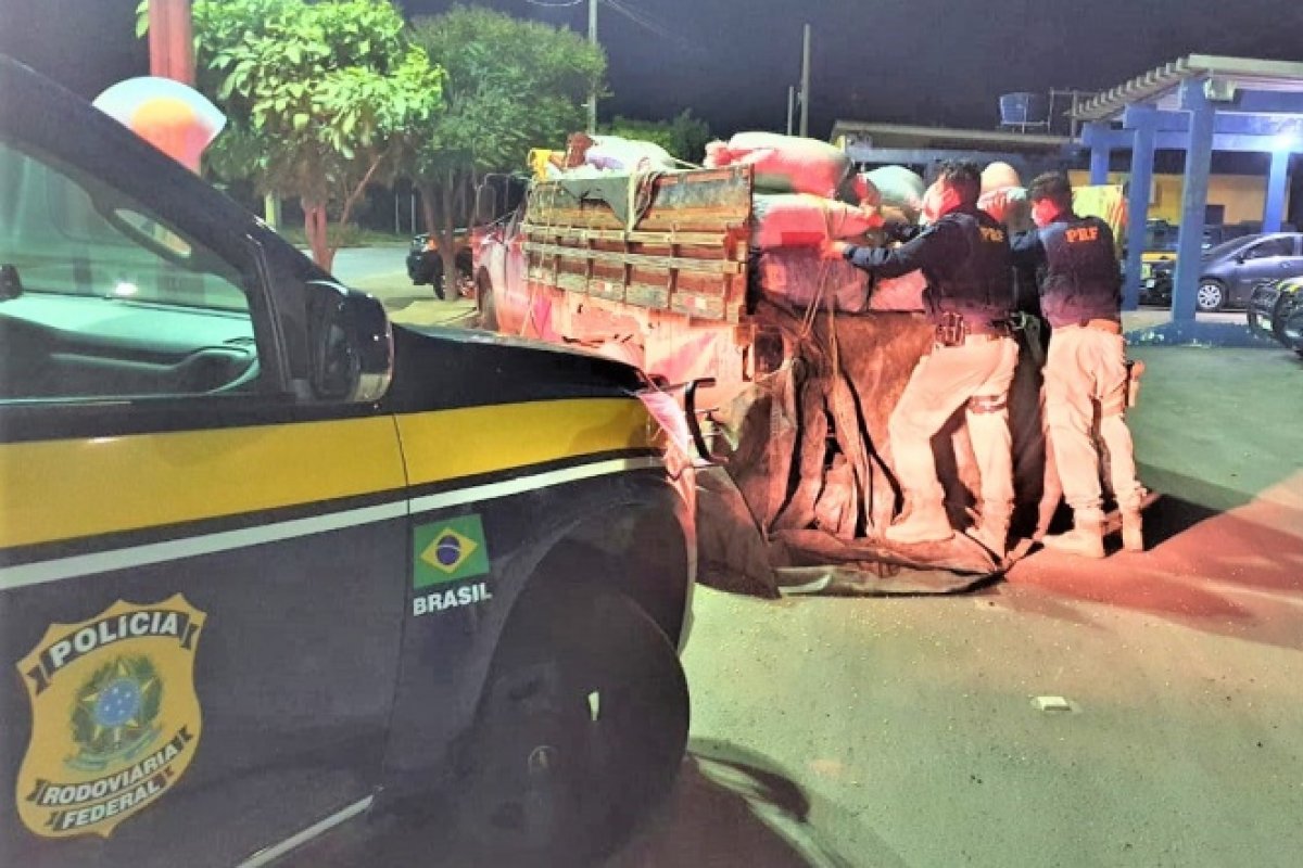 PRF flagra motorista sem habilitação e veículo com irregularidades em Ruy Barbosa, na Bahia