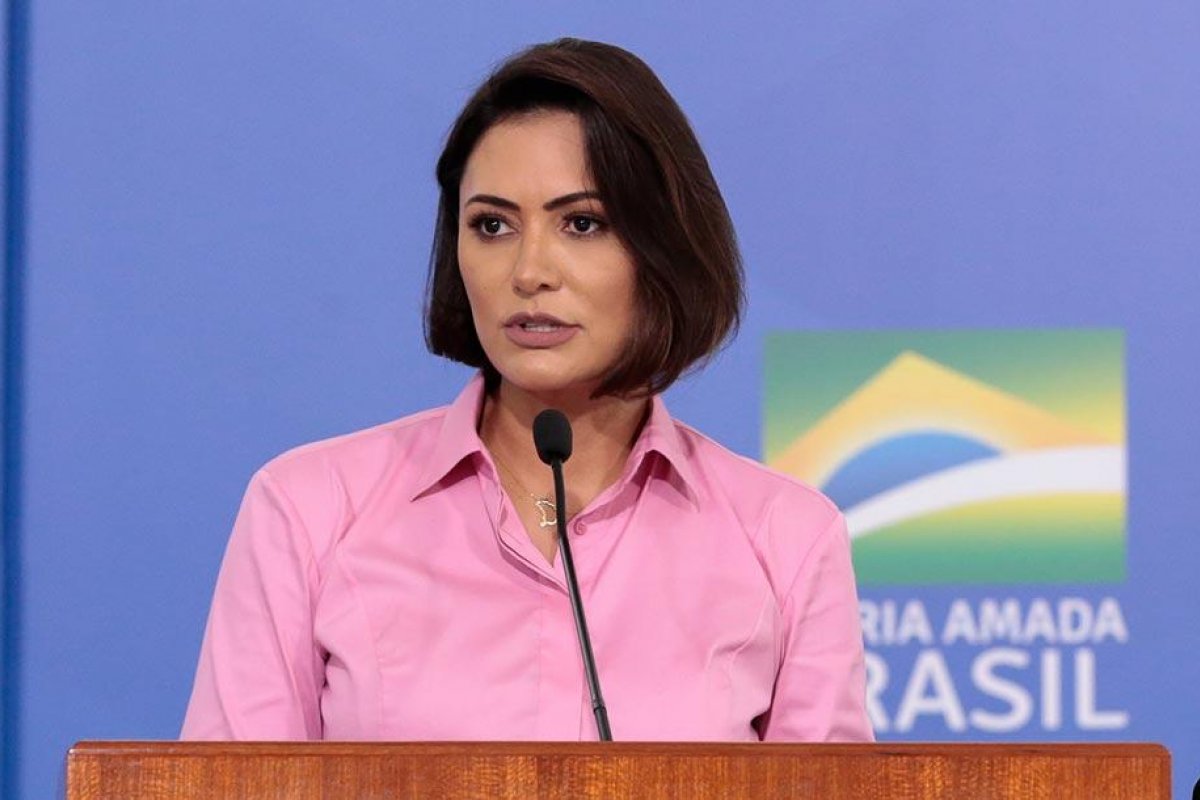 Michelle Bolsonaro depõe em inquérito que investiga ofensas contra ela na internet