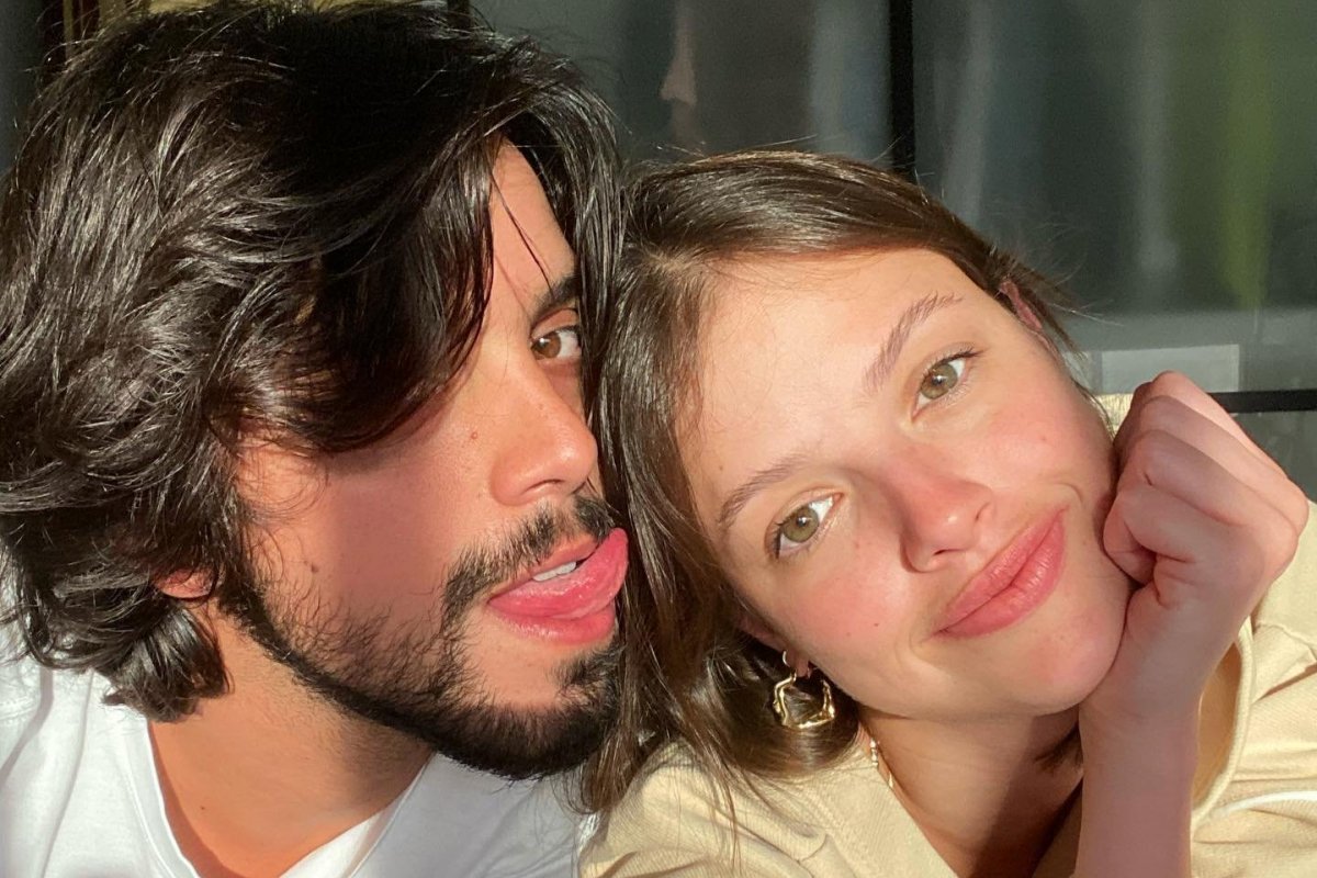 Após diagnóstico de Covid-19, Rodrigo Simas posta foto com Agatha Moreira