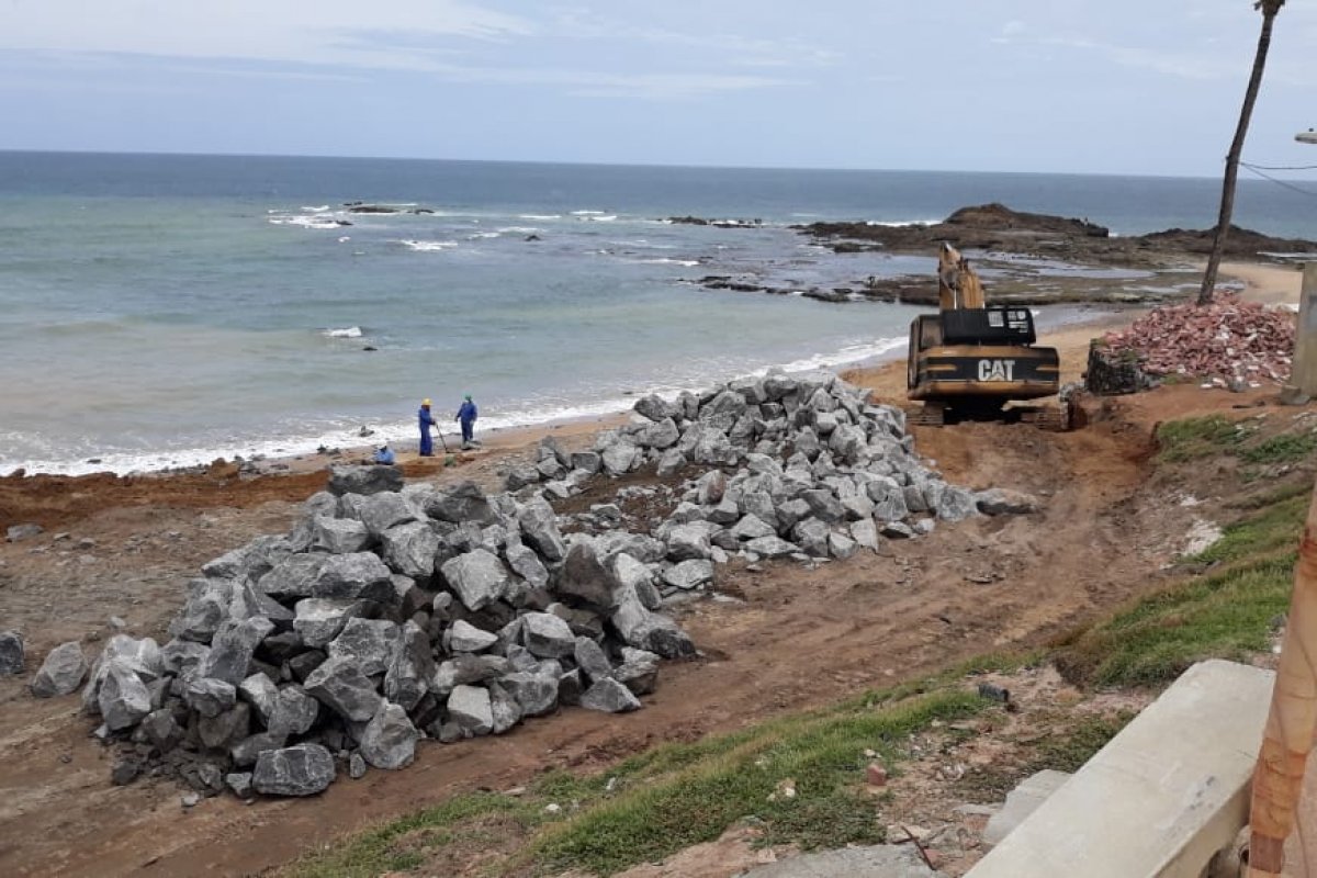 Muro da prefeitura gera indignação de moradores da Ondina