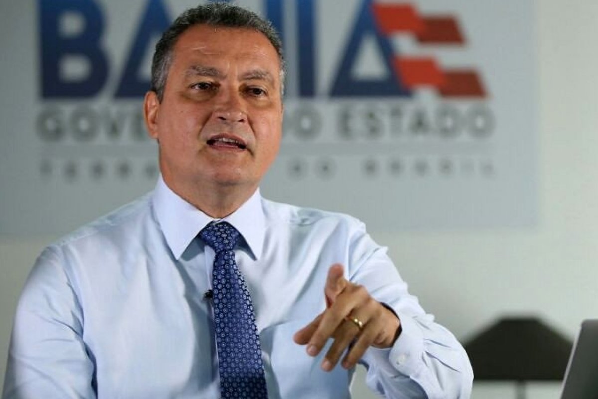 Rui anuncia liberação do transporte coletivo intermunicipal em todo o estado