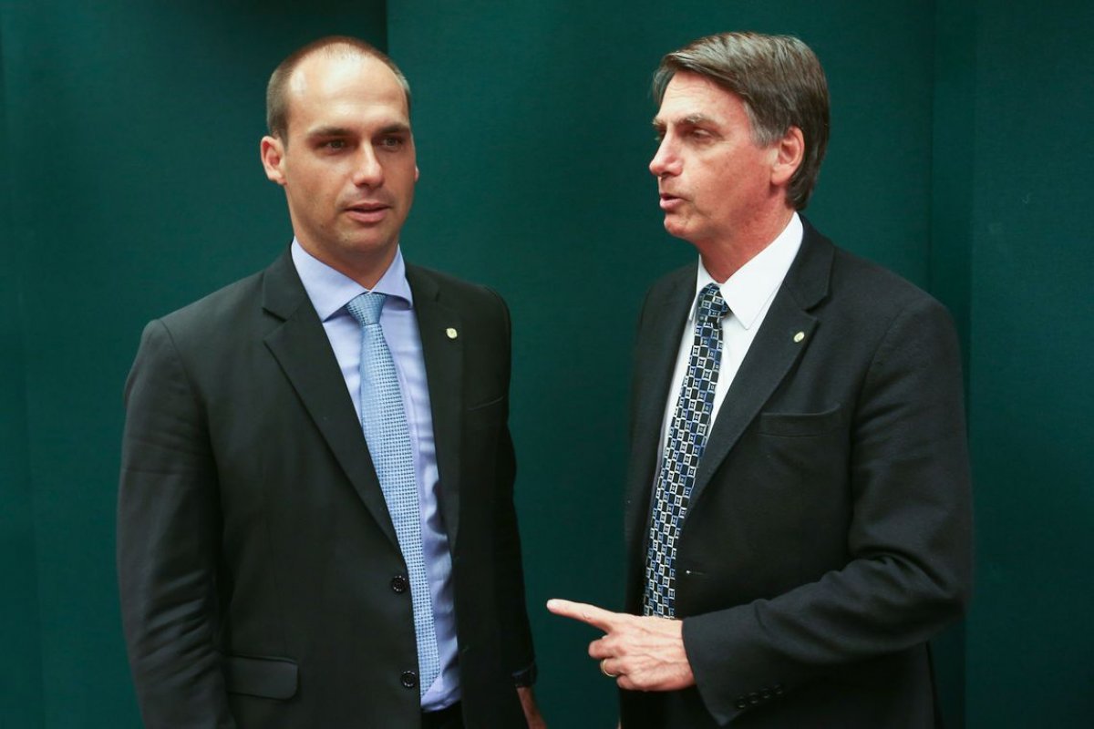 Governo formaliza 1ª etapa para indicação de Eduardo Bolsonaro à embaixada nos EUA