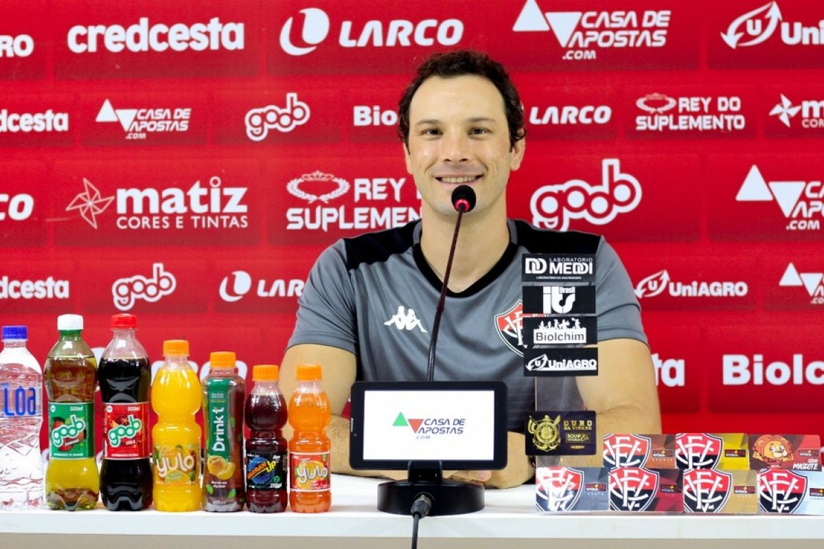 Pivetti aprova 12 dias de preparação do Vitória antes de partida contra Oeste