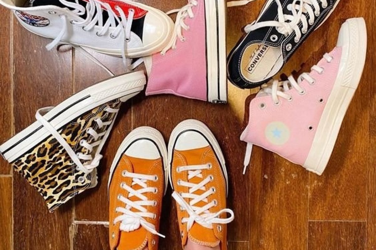 Saiba como combinar tênis colorido