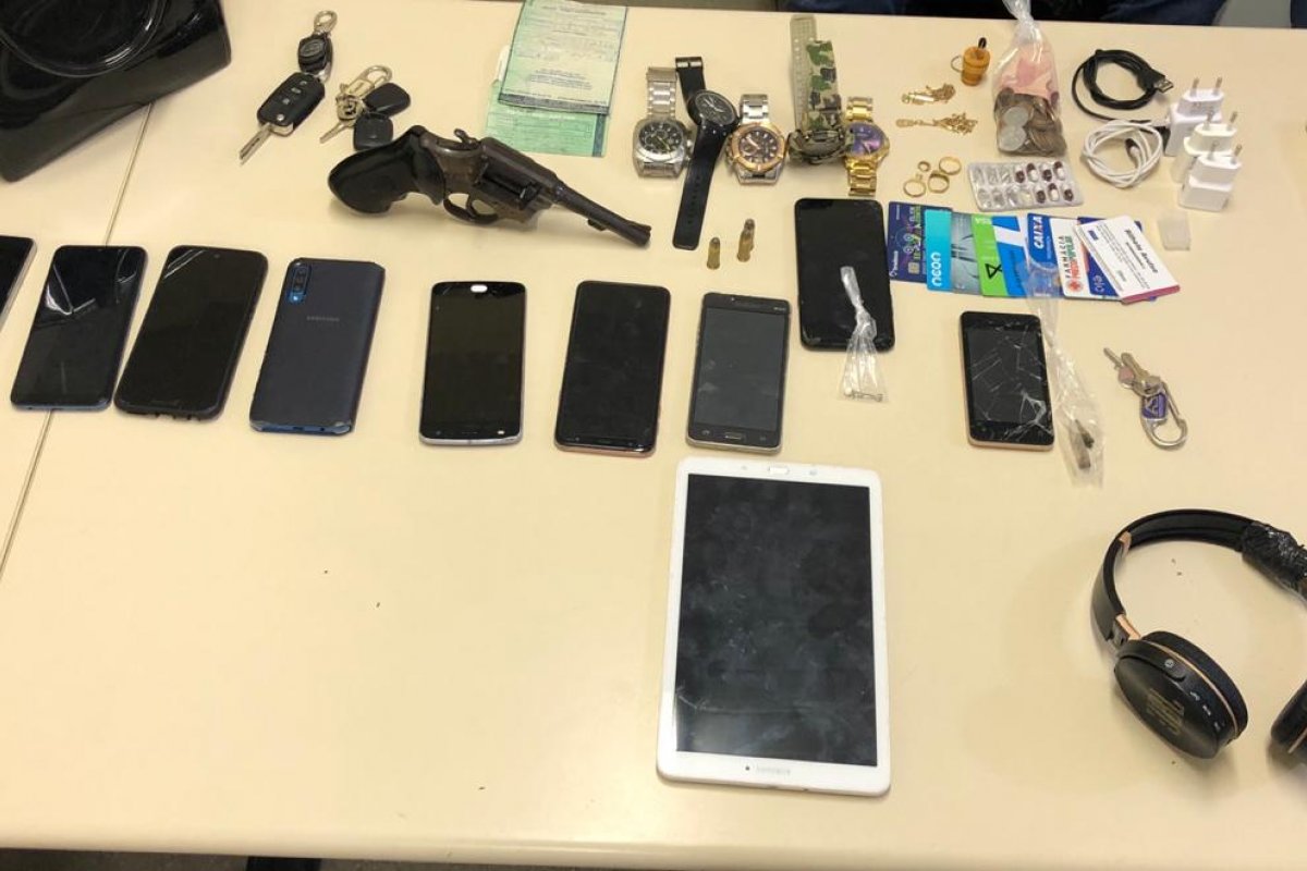 Trio é preso suspeito de roubo de carros e tráfico de drogas em Camaçari