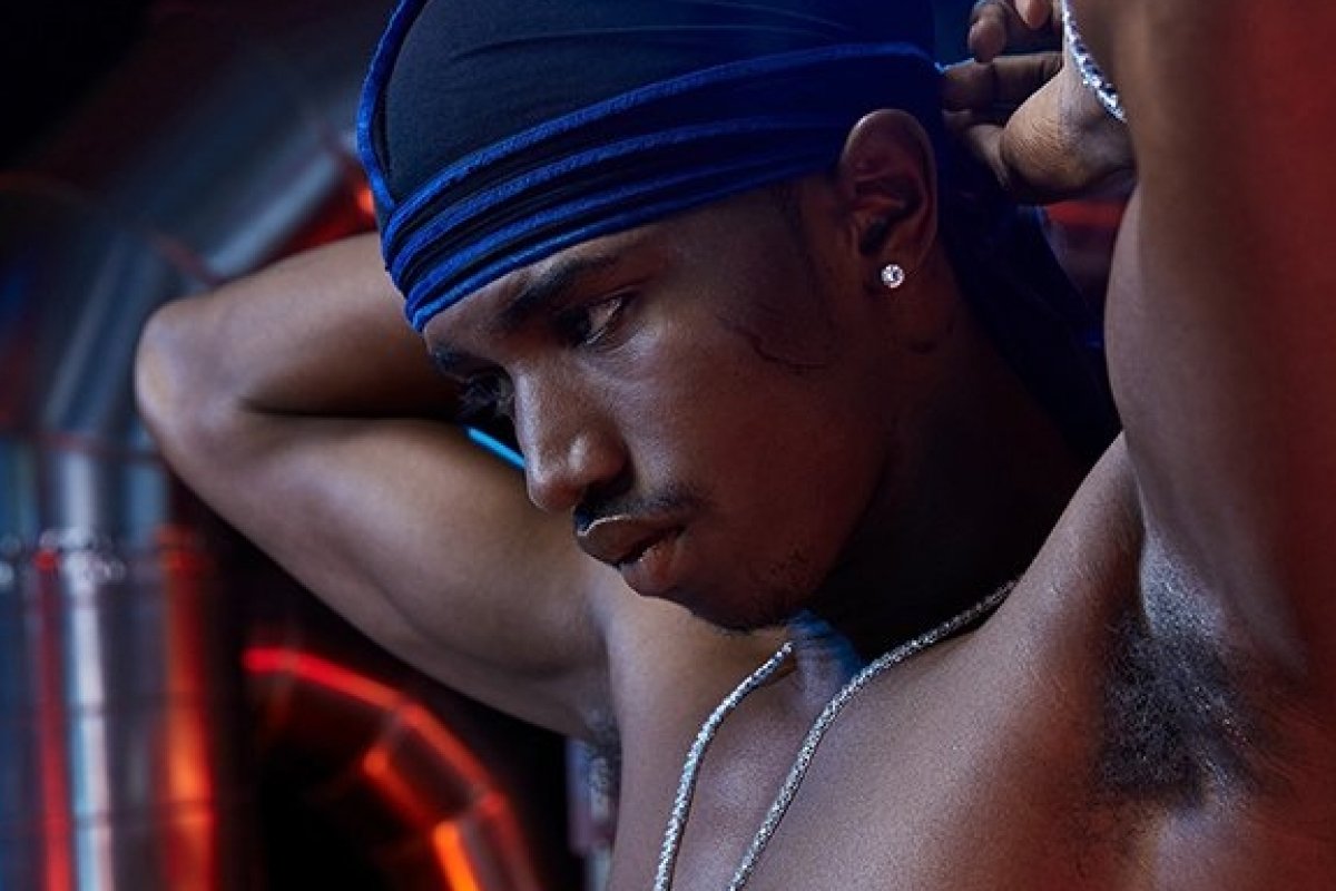 Marca da cantora Rihanna, lança coleção masculina