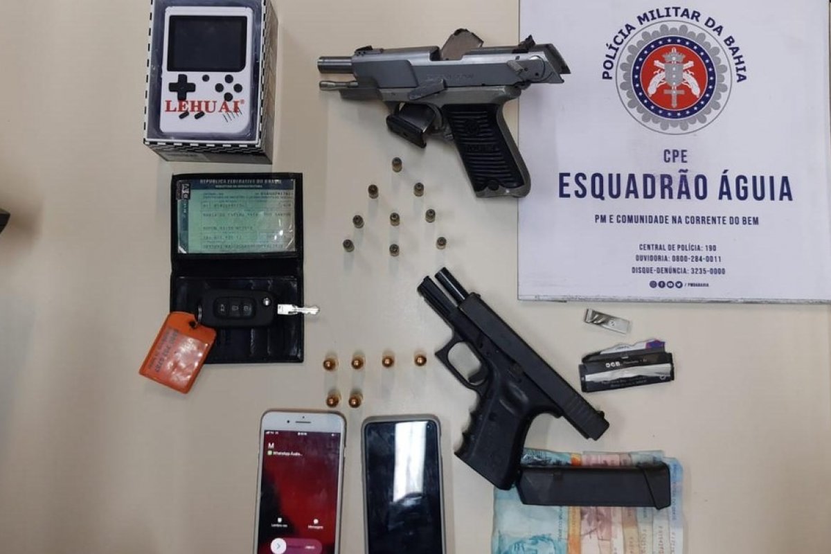 Polícia apreende armas fabricadas na Áustria e EUA no bairro de Cajazeiras, em Salvador
