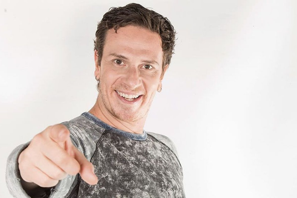 Fabiano Cambota, do Pedra Letícia, faz show neste sábado em Salvador