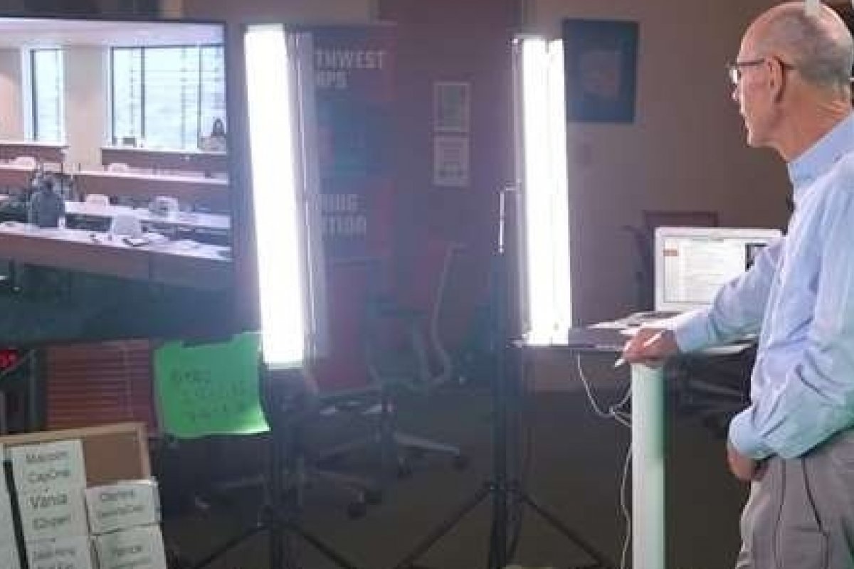 Universidade do Texas desenvolve sala de aula com professor em holograma