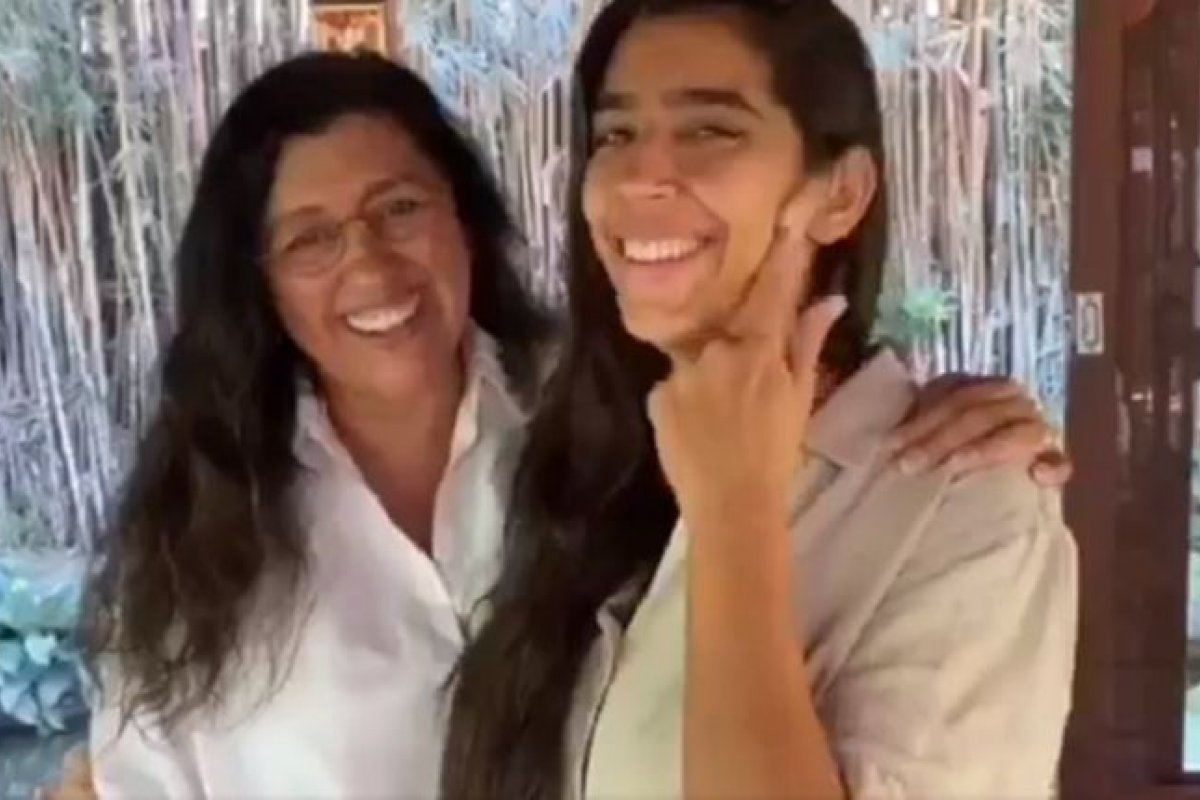 Vídeo: Regina e Benedita Casé encantam a web com aula sobre surdez