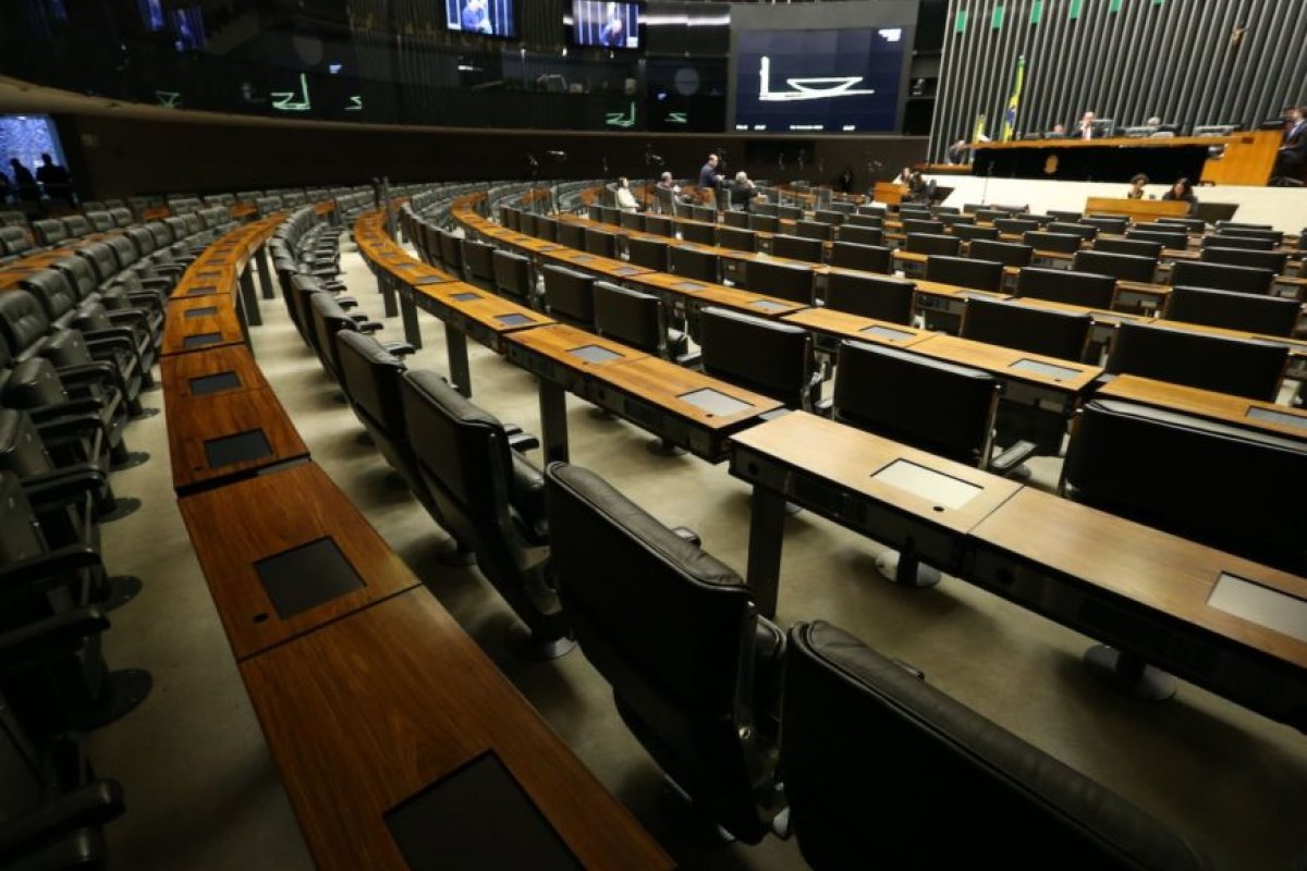 Levantamento aponta que projetos de deputados na área da saúde crescem 325%