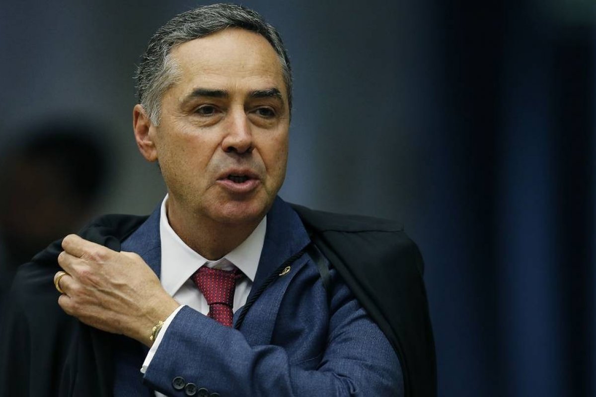 Barroso afirma que TSE fará parceria com redes sociais para combater "fake news" nas eleições