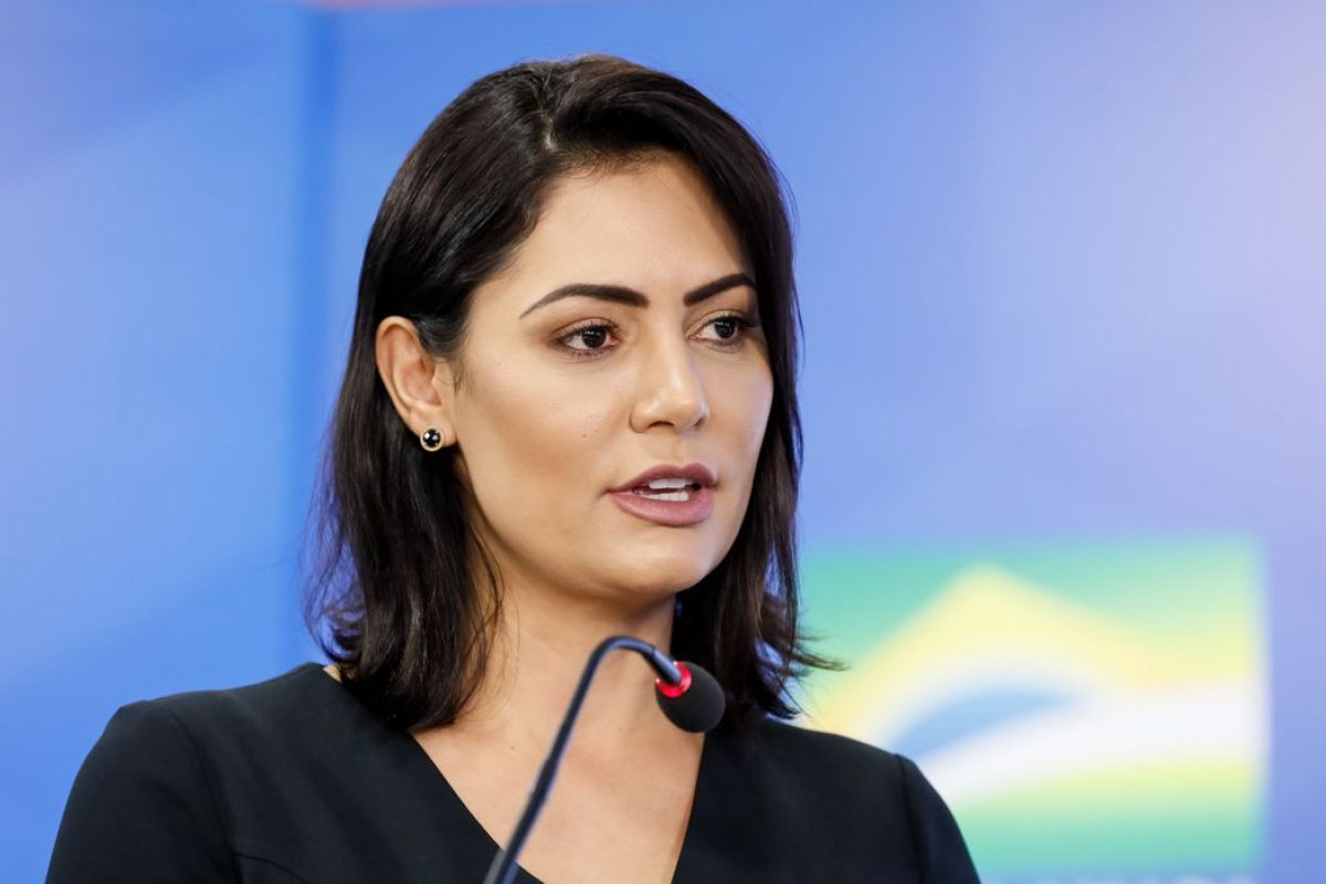 Michelle Bolsonaro registra queixa-crime contra ofensas e piadas nas suas redes sociais 