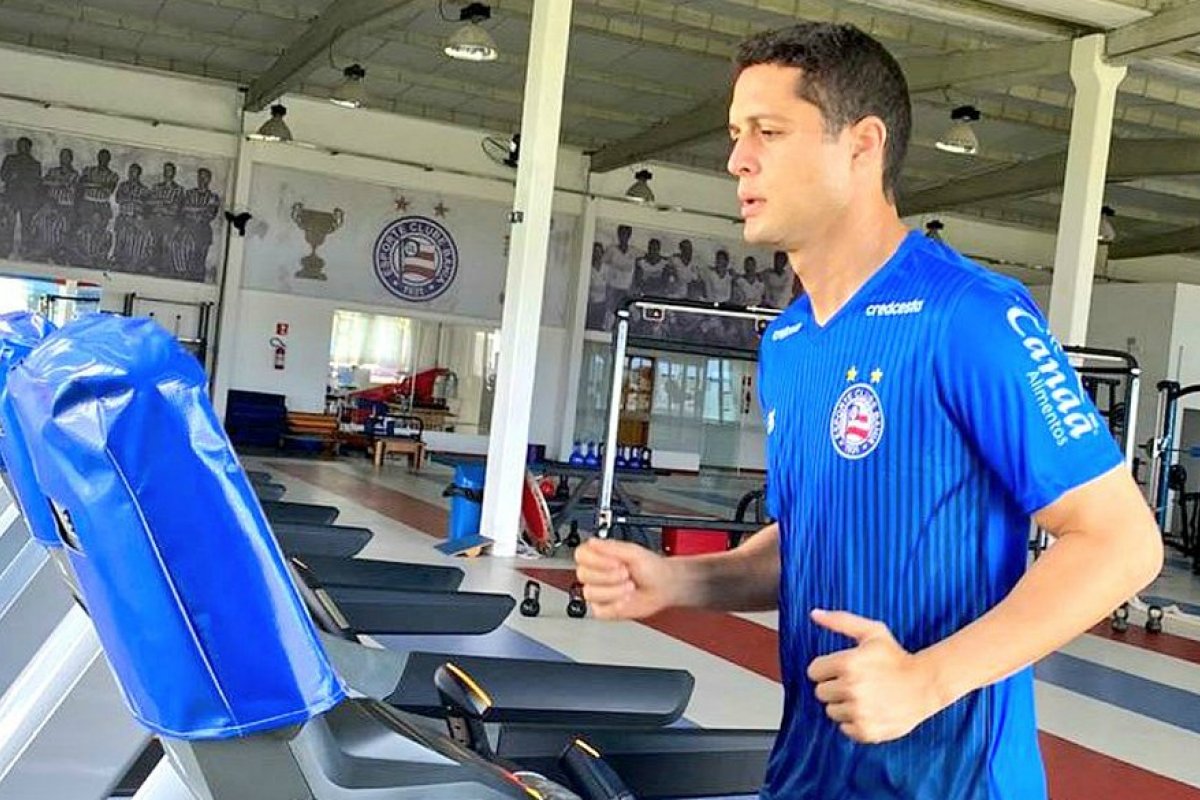 Anderson Martins e Elias se apresentam ao Bahia