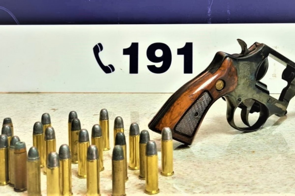 Passageiro é encontrado com uma arma dentro de um ônibus na BR 116