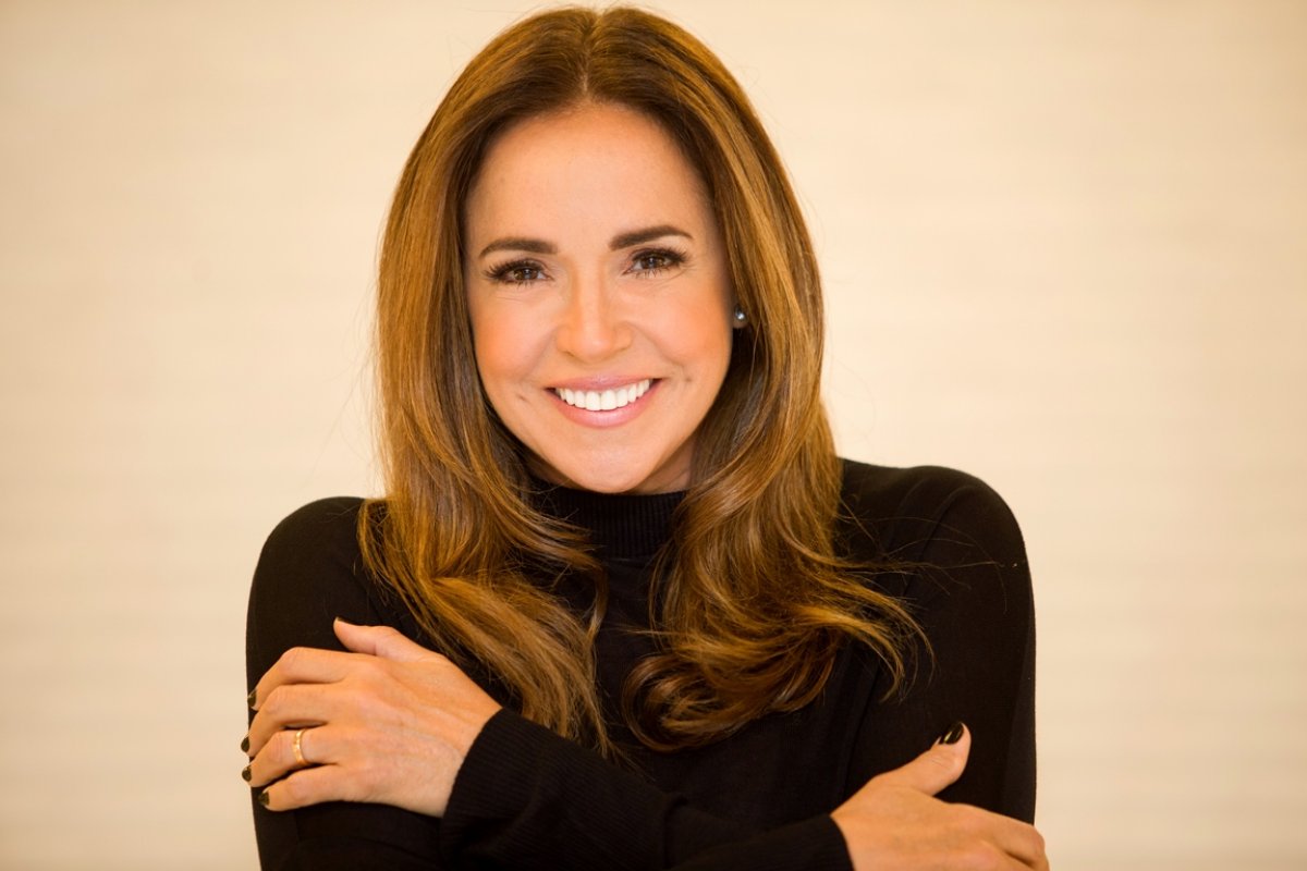 Daniela Mercury faz show no Cine Drive-In Bahia Marina para convidados