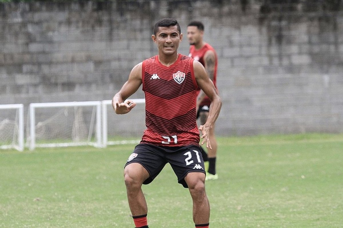 Com chance de entrar no G-4, Vitória recebe CSA no Barradão
