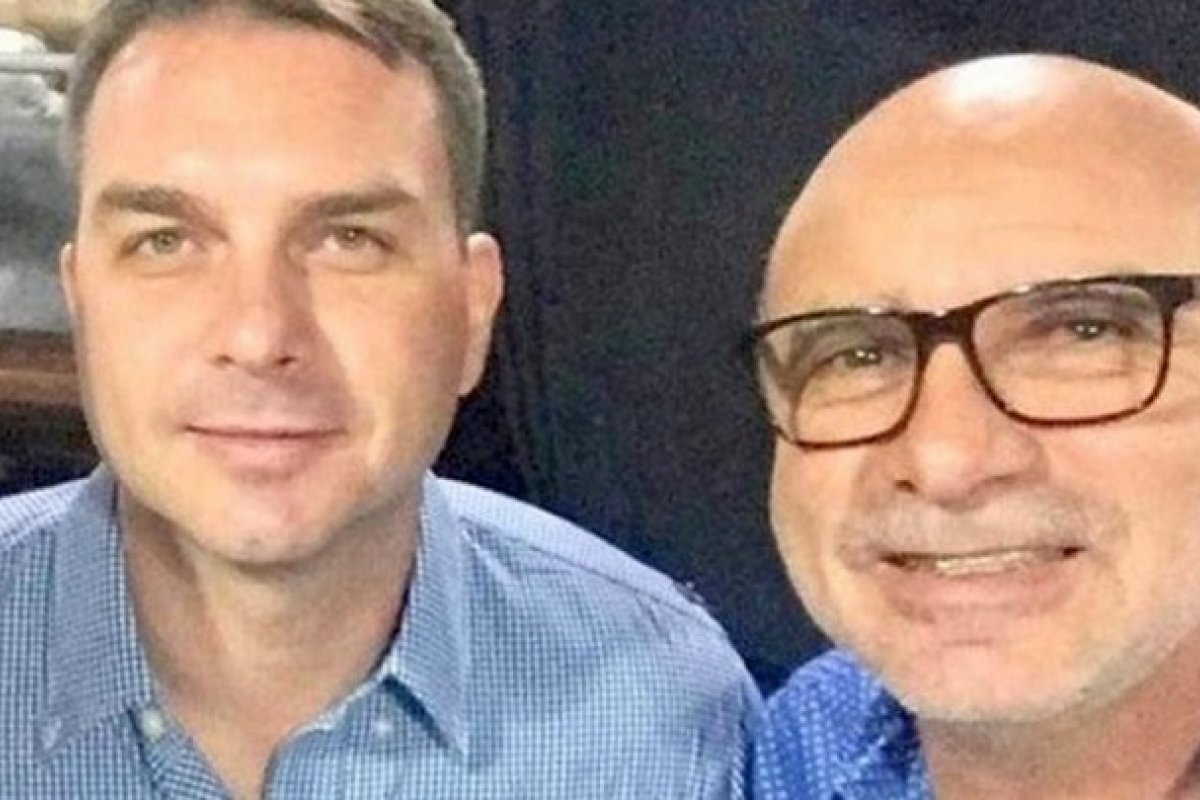 MP do Rio nega ter acusado Flávio Bolsonaro e Queiroz no caso das rachadinhas