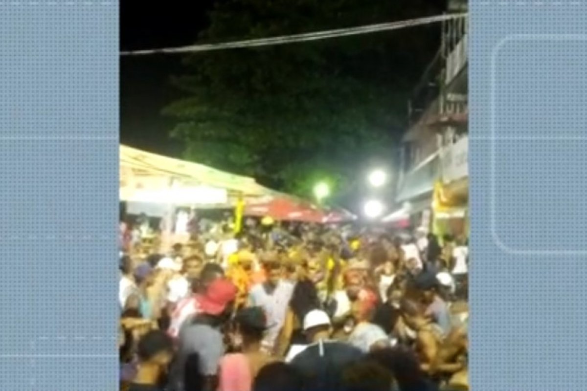 Força-tarefa da Prefeitura de Salvador interrompe festa 'paredão' na praia do Cantagalo, na Ribeira