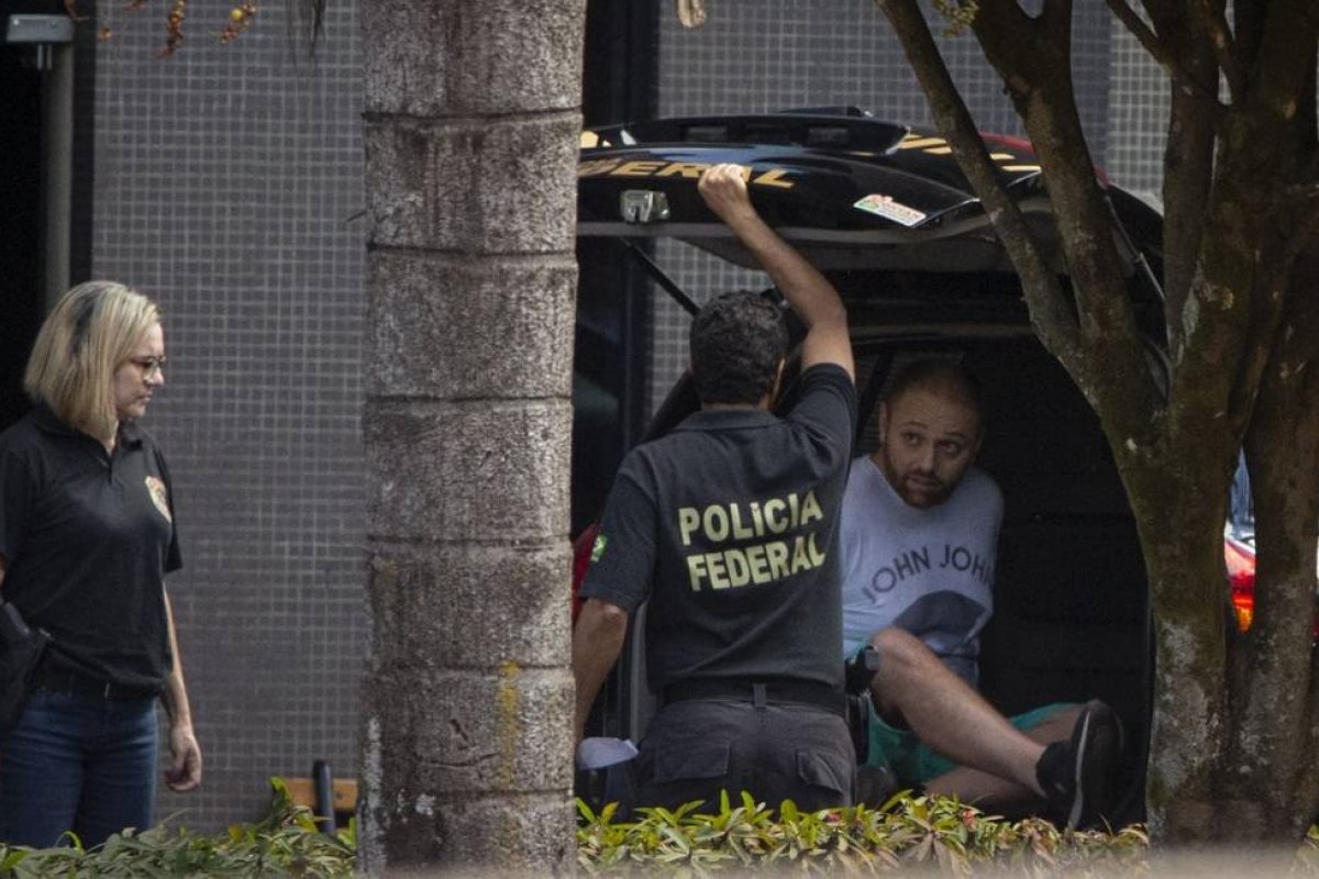 Juiz revoga prisão de hackers que invadiram celular de autoridades