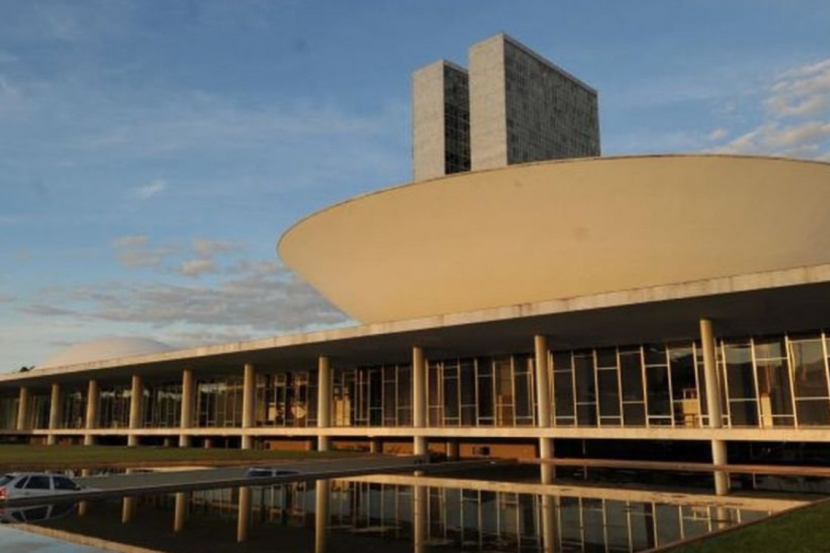 Bancada evangélica quer apoio da esquerda para manter perdão a igrejas