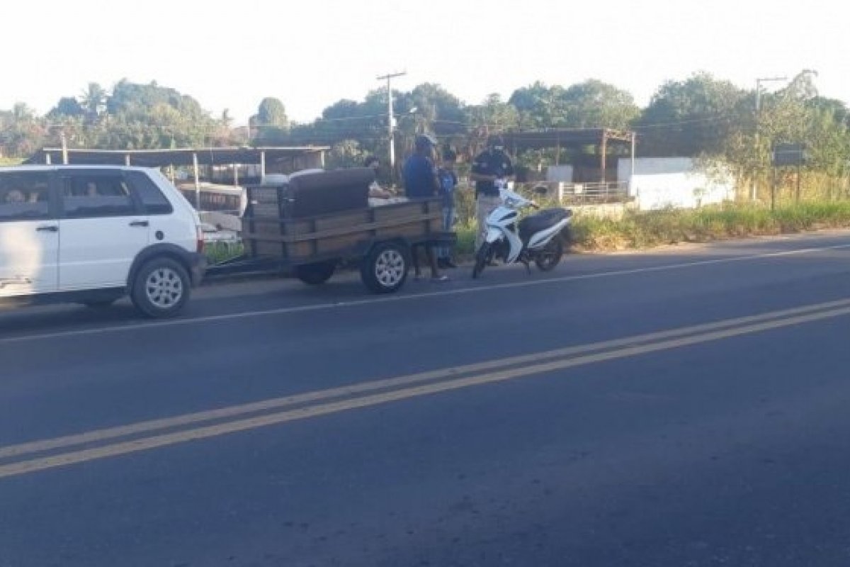 PRF-BA flagra adolescente de 14 anos dirigindo moto na BR 101