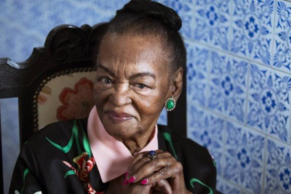 Aos 98 anos, atriz Ruth Souza segue internada em CTI de hospital do Rio