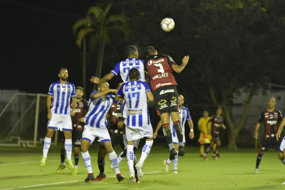 Vitória joga mal, é derrotado pelo CSA no Barradão e perde chance de entrar no G-4