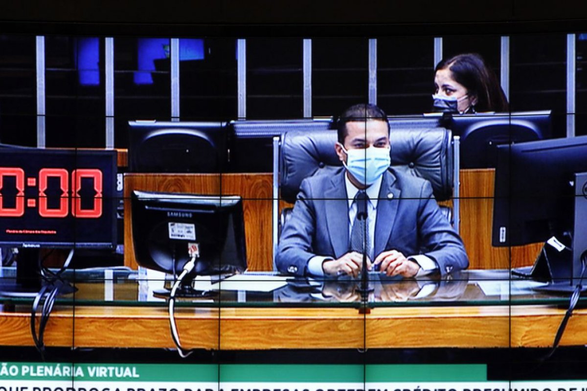 Câmara aprova crédito de R$ 20 bilhões para empresas na pandemia