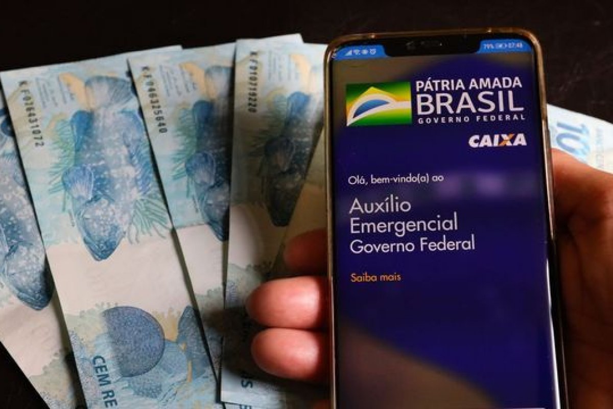 Beneficiários do auxílio emergencial começam a receber extra de R$ 300
