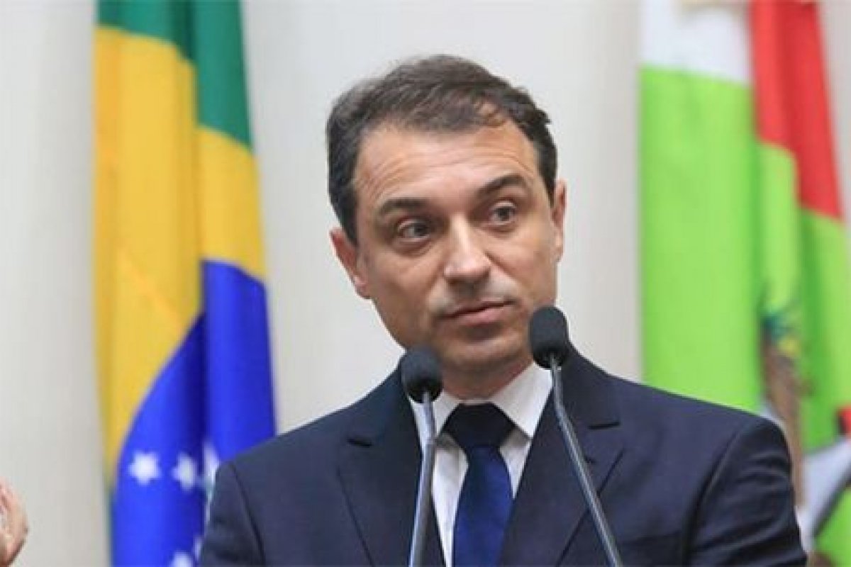 PF cumpre mandados contra governador de Santa Catarina por desvios na compra de 200 respiradores durante a pandemia