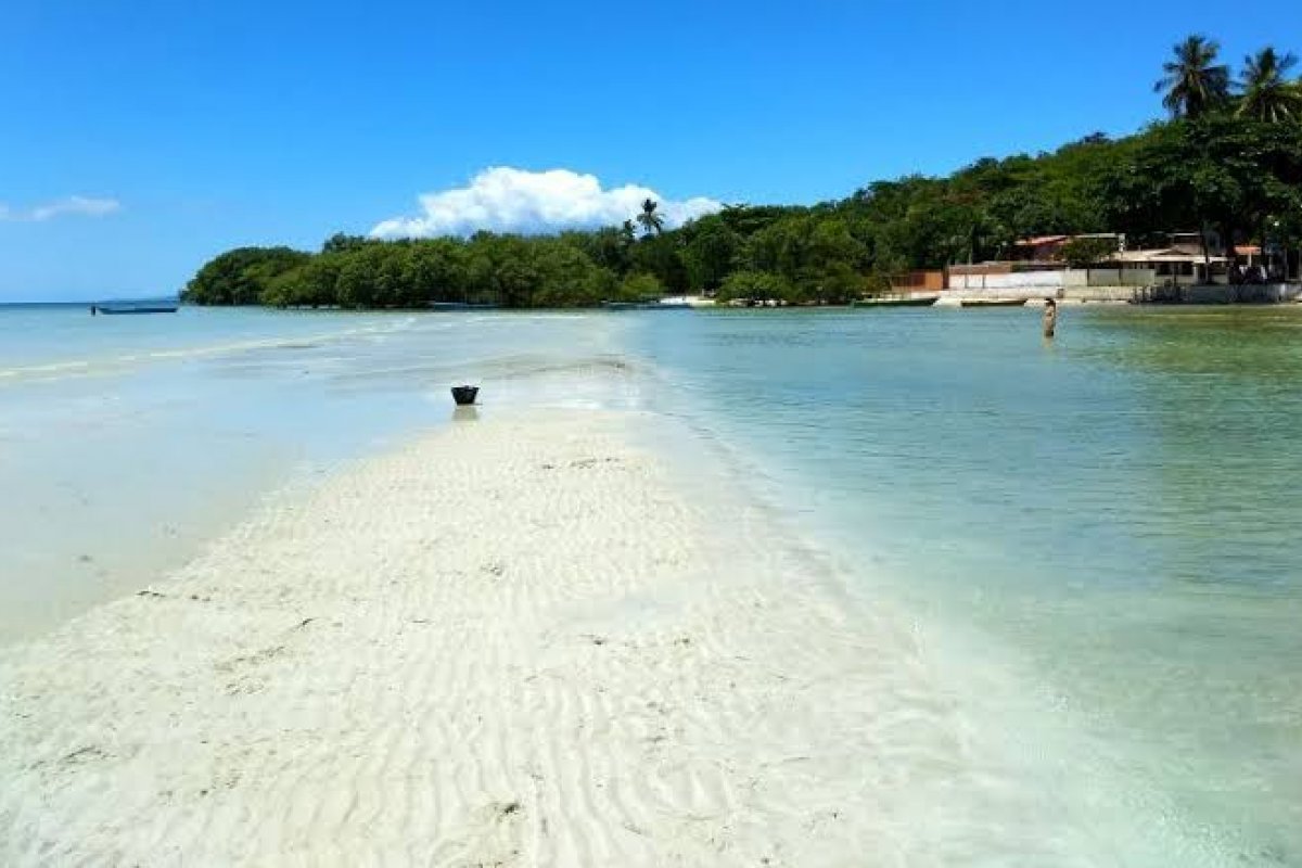 MP pede que prefeitura de Salvador se manifeste sobre poluição na Praia das Neves
