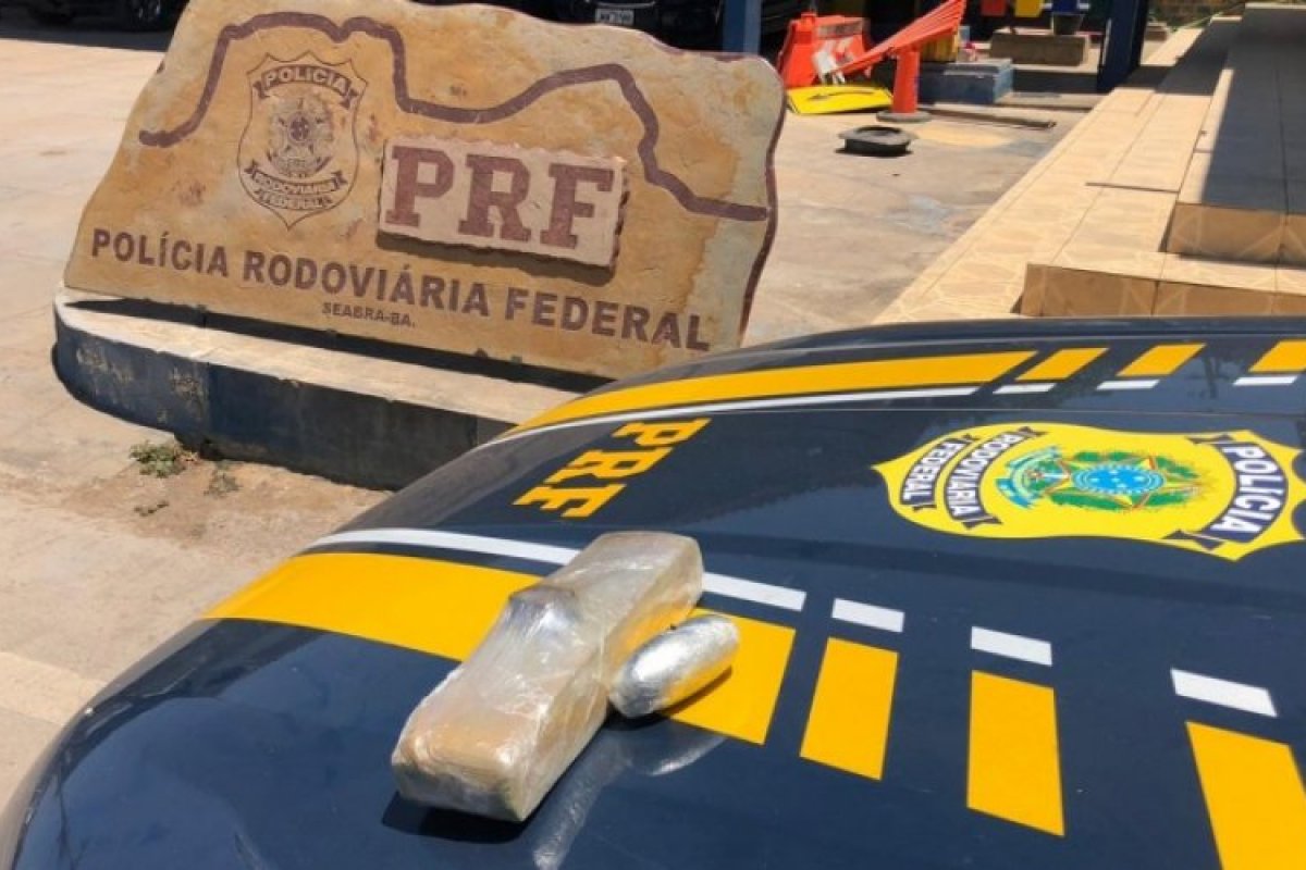 Homem é flagrado com drogas dentro de ônibus de turismo em Seabra