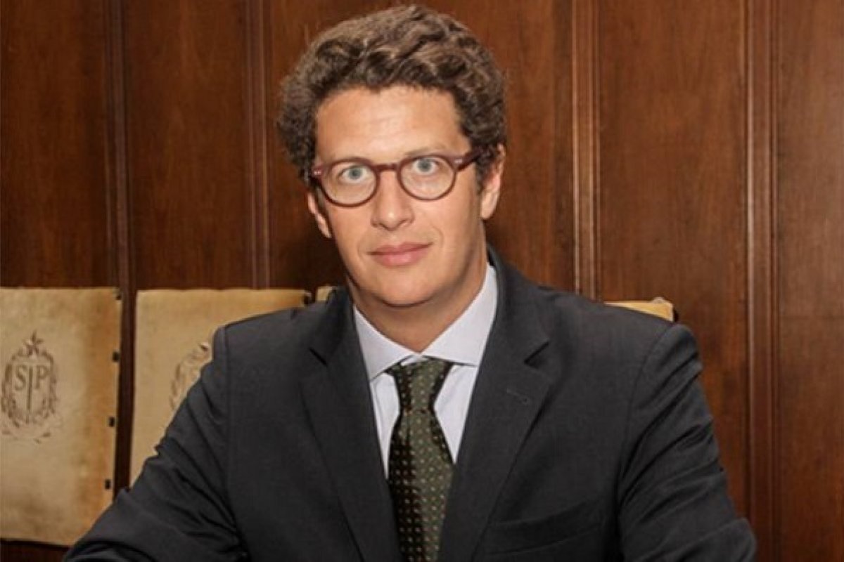 Senadores aprovam convite para Salles esclarecer medidas contra queimadas