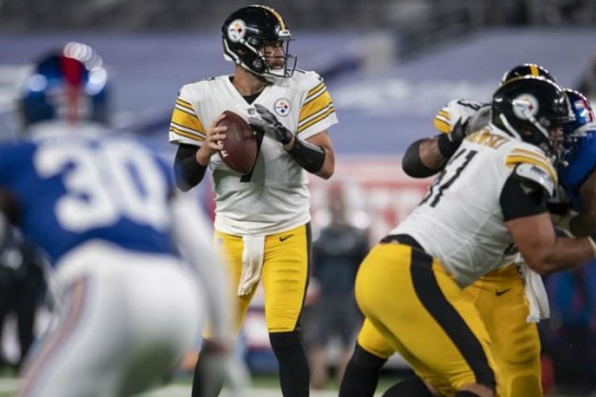 Jogo da NFL é adiado após casos positivos de Covid-19