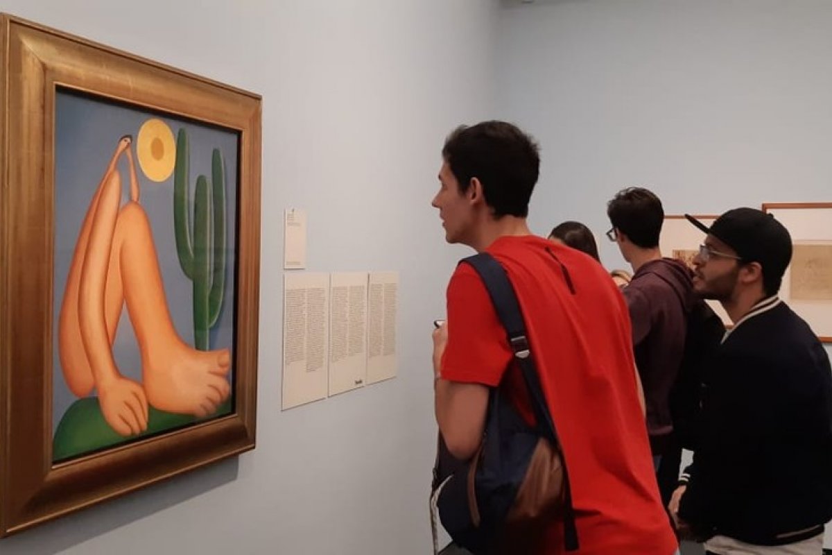 Exposição de Tarsila do Amaral chega ao último dia em SP