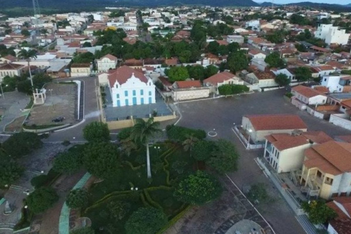 Prefeito de Riacho de Santana é punido pelo Tribunal de Contas