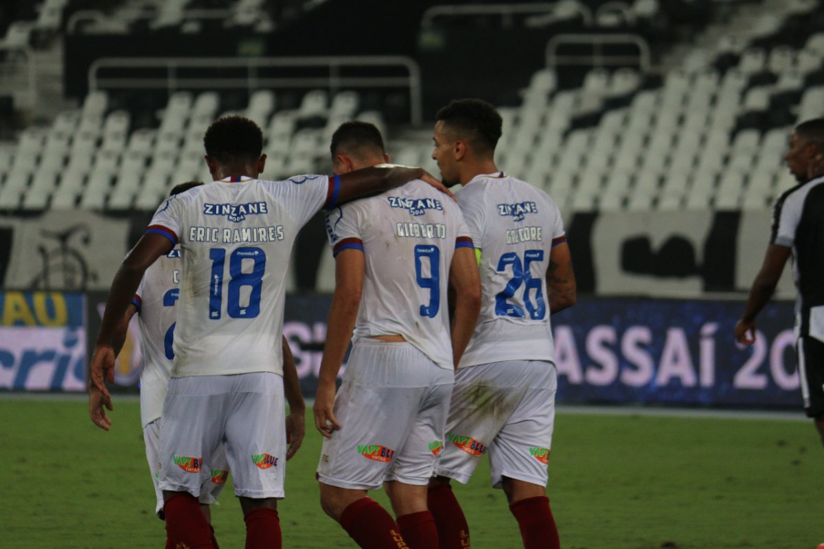 Gilberto encerra jejum de gols, Bahia bate Botafogo e deixa zona de rebaixamento