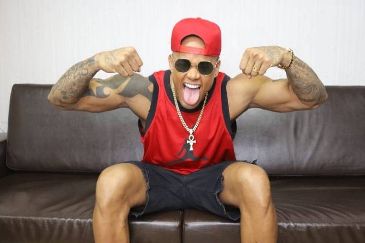 Léo Santana anuncia parceria internacional