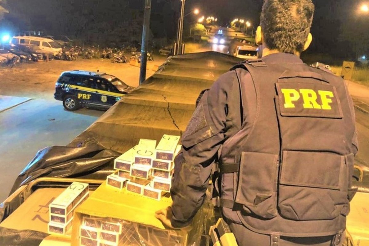 Homem é preso por contrabandear 300 mil maços de cigarros na BR-110